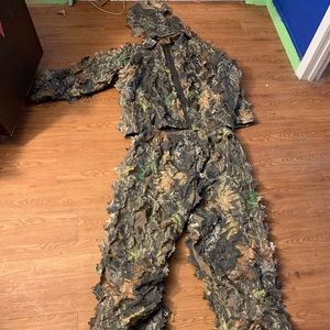 Men’s L/XL 3 Piece camouflage - Cabelas SCENTLOK